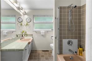 4598 Torquay Dr — listing photo 24 of 35