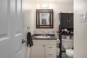 112-218 Bayview Ave — listing photo 15 of 30
