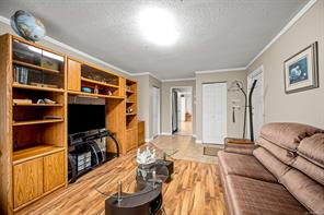1965 Cougar Cres — listing photo 27 of 37