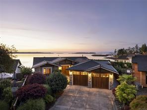 10206 Surfside Pl, Sidney