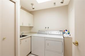 335 King George Terr — listing photo 20 of 41