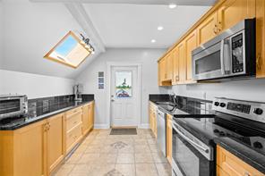 3-1376 Pandora Ave — listing photo 14 of 49