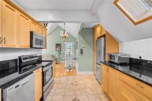 3-1376 Pandora Ave — listing photo 15 of 49