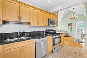 3-1376 Pandora Ave — listing photo 16 of 49