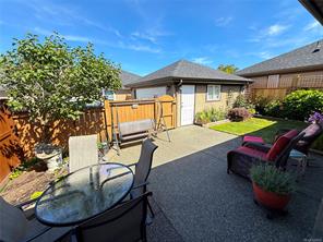 586 Hampstead St — listing photo 17 of 23
