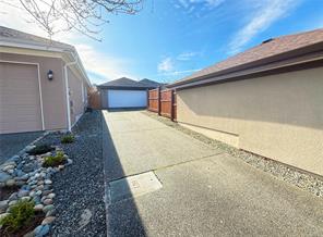 586 Hampstead St — listing photo 18 of 23
