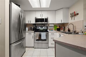 208-930 Yates St — listing photo 14 of 30