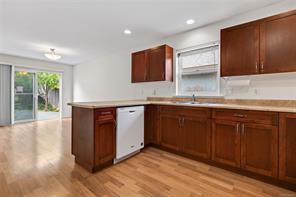 2729 Kendal Ave — listing photo 14 of 46