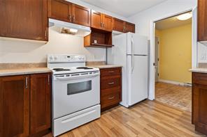 2729 Kendal Ave — listing photo 15 of 46
