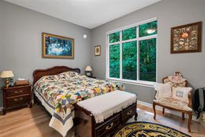 2410 Fern Way — listing photo 18 of 32
