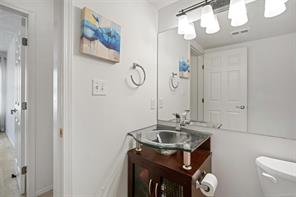305-1593 Begbie St — listing photo 25 of 29