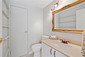 3-4701 Lochside Dr — listing photo 22 of 49