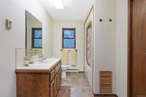651 Gorge Harbour — listing photo 23 of 50