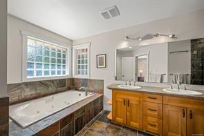 920 Eastwicke Cres — listing photo 18 of 40