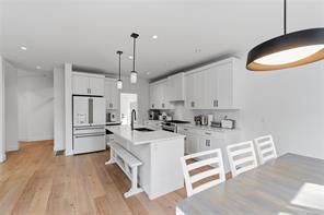 230 Golden Oaks Cres — listing photo 15 of 38