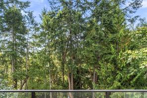230 Golden Oaks Cres — listing photo 35 of 38