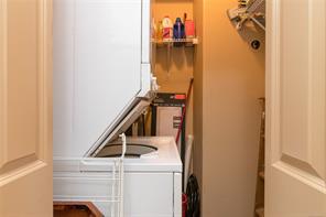 112-3915 Carey Rd — listing photo 19 of 27