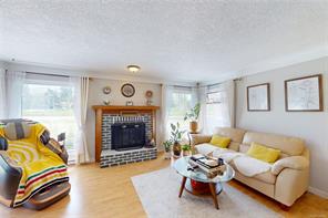 1382 McKenzie Ave — listing photo 14 of 57