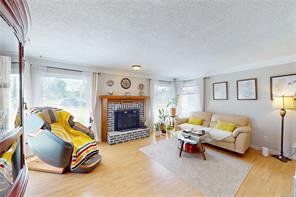 1382 McKenzie Ave — listing photo 16 of 57