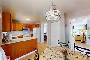 1382 McKenzie Ave — listing photo 21 of 57