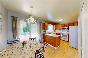 1382 McKenzie Ave — listing photo 26 of 57