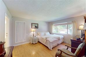 1382 McKenzie Ave — listing photo 27 of 57