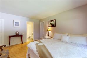 1382 McKenzie Ave — listing photo 30 of 57