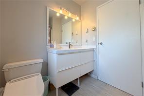 1382 McKenzie Ave — listing photo 35 of 57