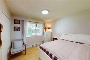 1382 McKenzie Ave — listing photo 40 of 57