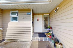 1382 McKenzie Ave — listing photo 48 of 57