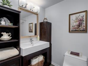 201-1215 Bay St — listing photo 18 of 25