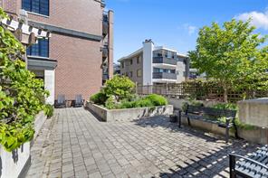 105-1011 Burdett Ave — listing photo 23 of 27
