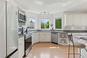 840 Tillicum Rd — listing photo 14 of 60