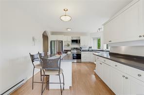 840 Tillicum Rd — listing photo 15 of 60