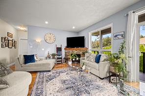 2462 Canuck Pl — listing photo 16 of 57