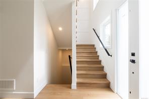 561 Belford Pl — listing photo 18 of 33