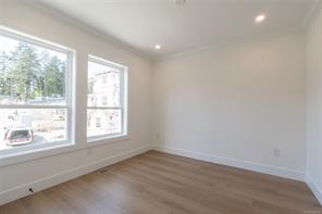 565 Belford Pl — listing photo 23 of 25