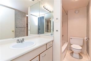 201-327 Maitland St — listing photo 15 of 24