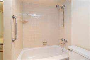 201-327 Maitland St — listing photo 16 of 24