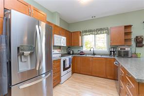 7921 Polo Park Cres — listing photo 15 of 40