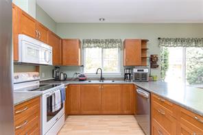 7921 Polo Park Cres — listing photo 16 of 40