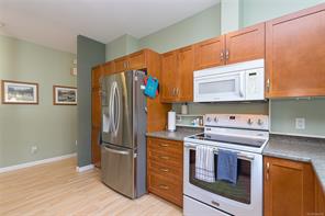 7921 Polo Park Cres — listing photo 17 of 40