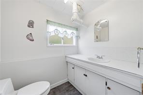 2430 Camelot Rd — listing photo 17 of 36