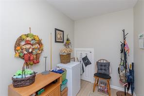 8-3350 Island Hwy — listing photo 23 of 36