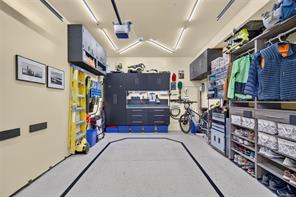 2B-7250 West Saanich Rd — listing photo 28 of 36
