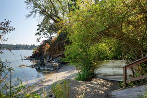 389 Moses Point Rd — listing photo 40 of 46