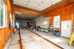 8530 West Saanich Rd — listing photo 26 of 69