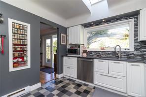 886 Cunningham Rd — listing photo 19 of 98