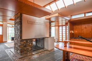 3326 Port Washington Rd — listing photo 17 of 68