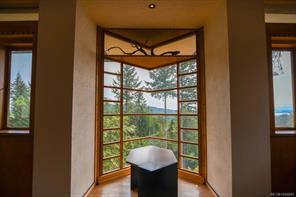 3326 Port Washington Rd — listing photo 22 of 68